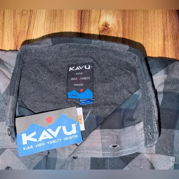 Kavu Plaid Button-Down - Men’s Large - Picture 7 of 7
